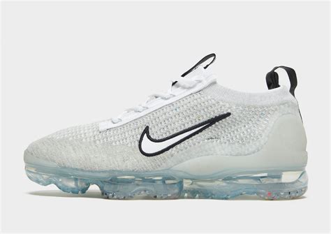 nike air vapormax weiiß|Nike Air VaporMax feet.